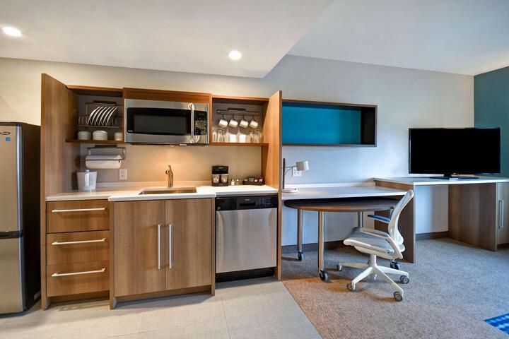 1 Queen Hearing Accessible Studio Suite (10 of 12)