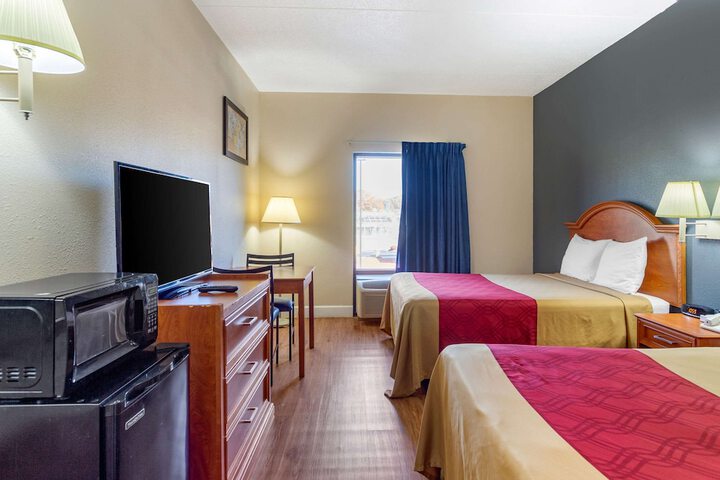 2 Double Beds (3 of 7)