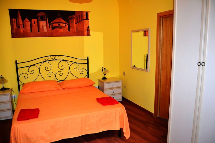 Room 8 of 33