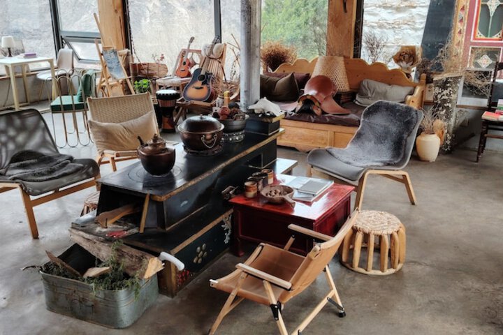Lounge 80 of 86