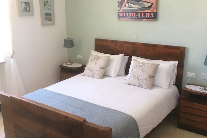 Room 11 of 24