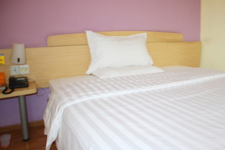Room 6 of 8