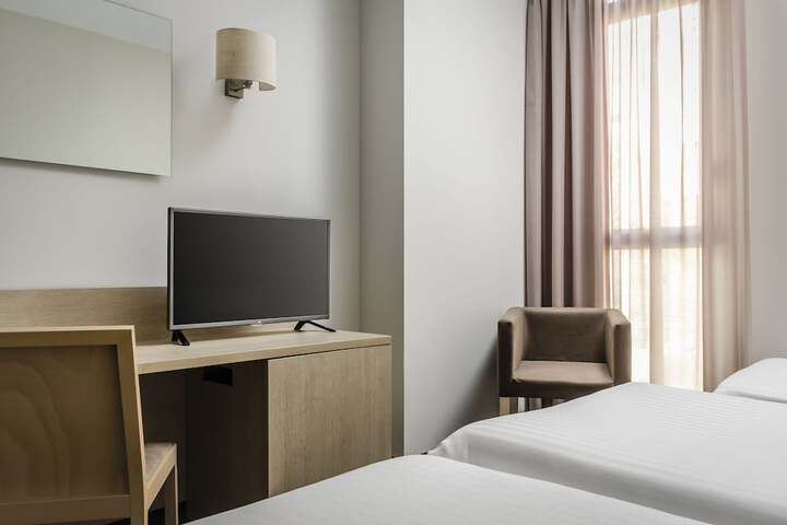 Room 10 of 40