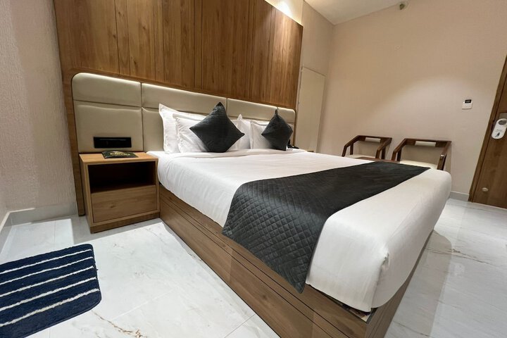 Room 3 of 20