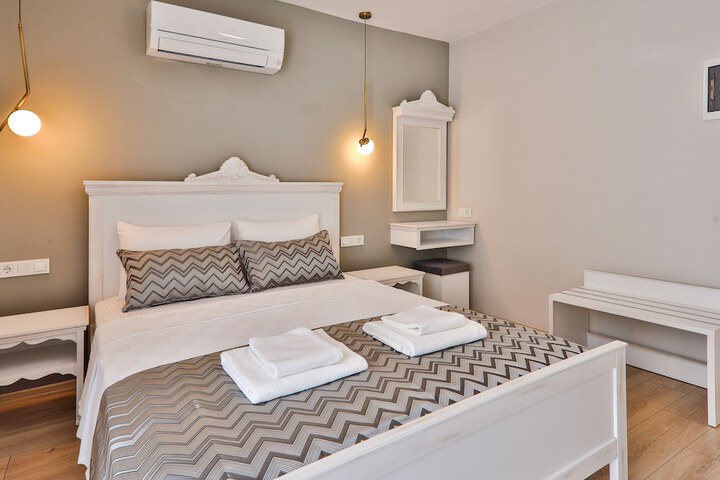 Room 3 of 23