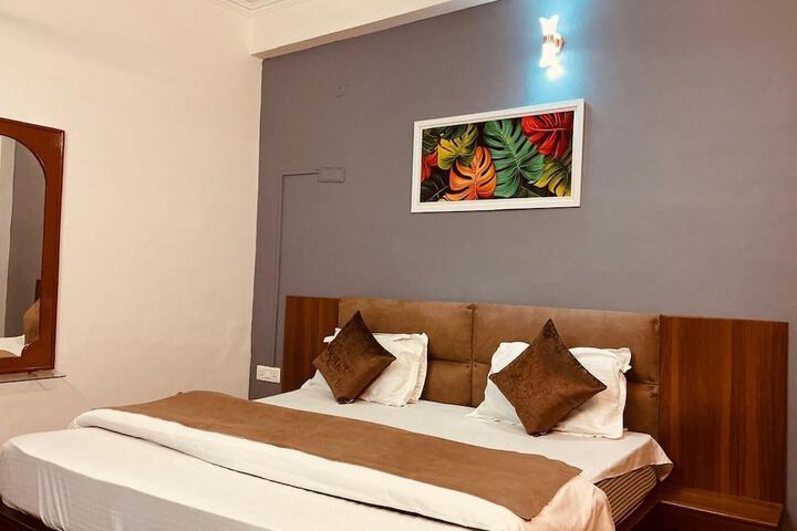 Room 11 of 15
