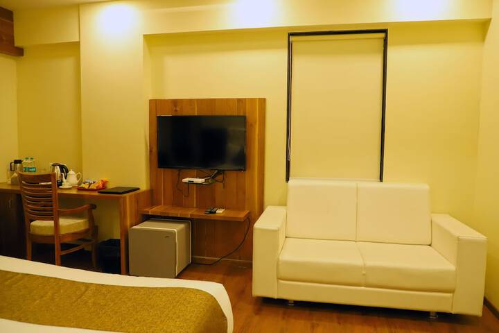 Room 33 of 86