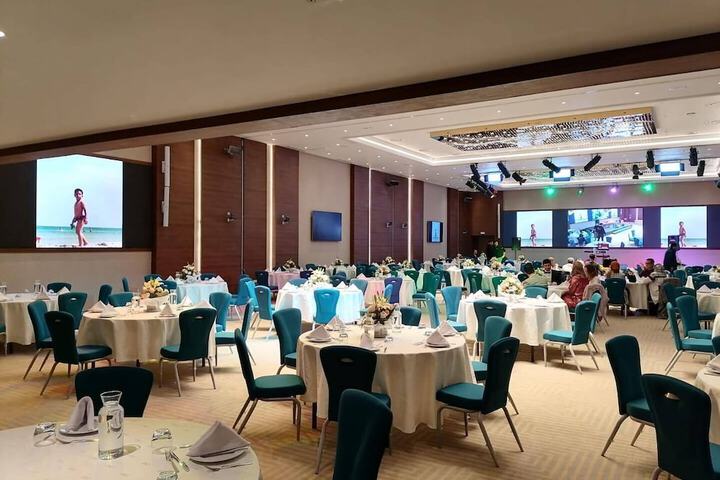 Ballroom/Hall 24 of 31
