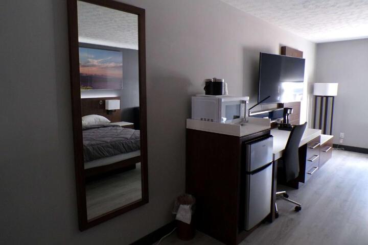 1 Queen Bed Studio Suite (9 of 9)
