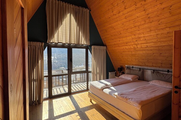 Room 18 of 65