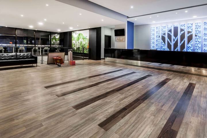 Entrance & Lobby