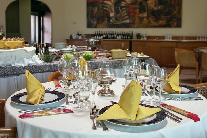 Dining 51 of 73