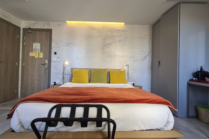Room 45 of 118