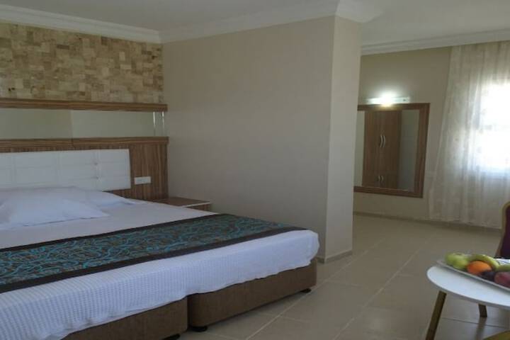 Room 6 of 32