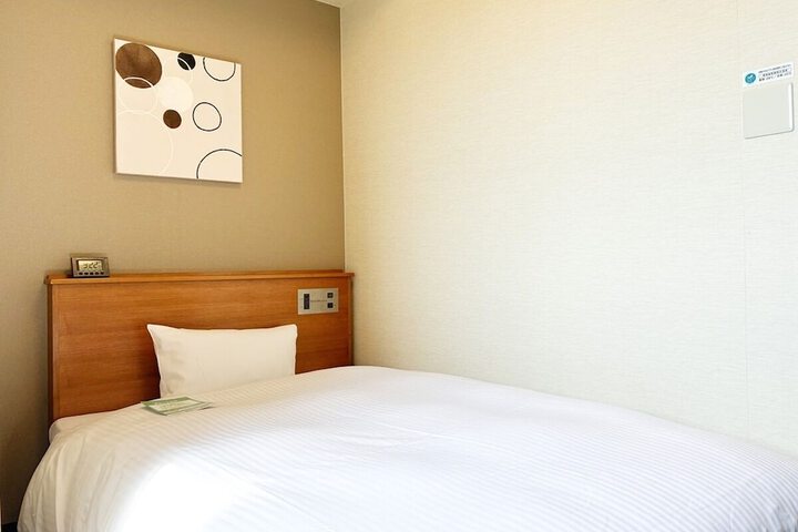 Room 5 of 28