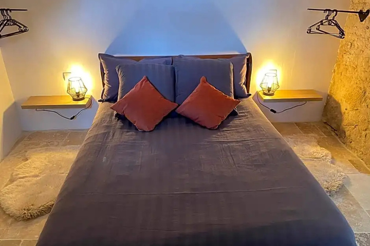 Room 2 of 13