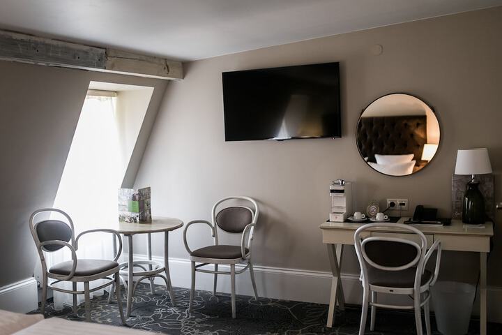 Room 18 of 42