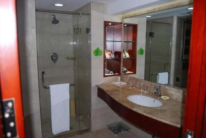 Room 13 of 26