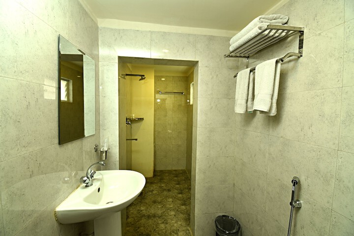 Room 16 of 40