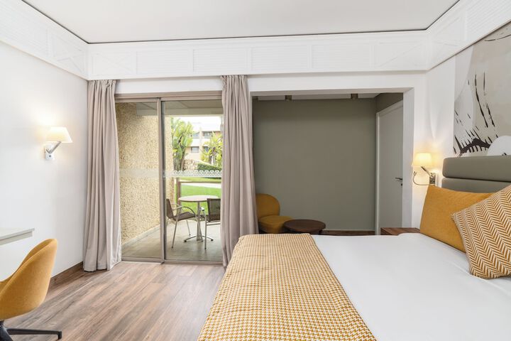 Room 14 of 66