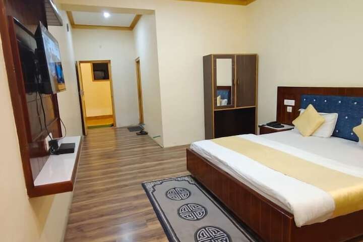 Room 4 of 49