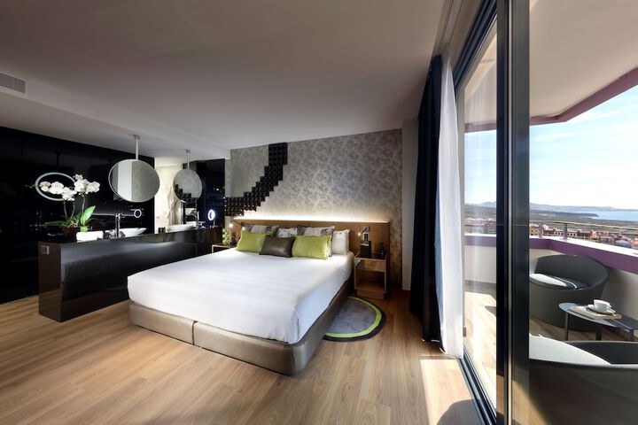 Room 11 of 140