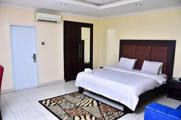 Room 3 of 47