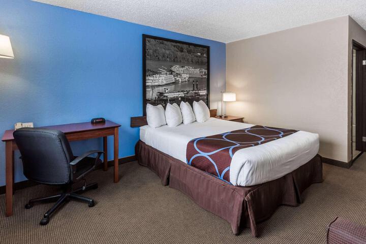 1 Queen Bed Mobility Accessible (3 of 6)