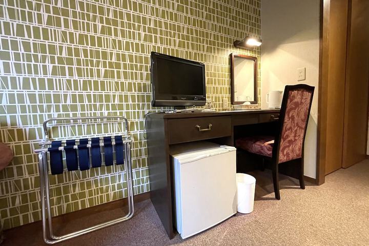 Room 16 of 40