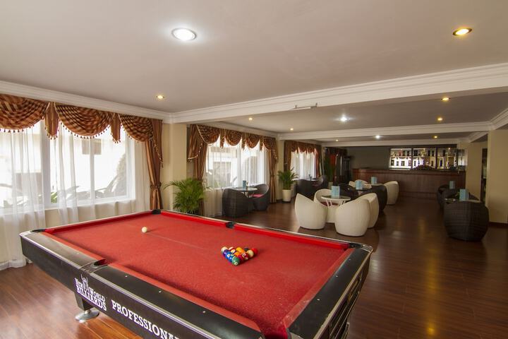 Lounge 83 of 91