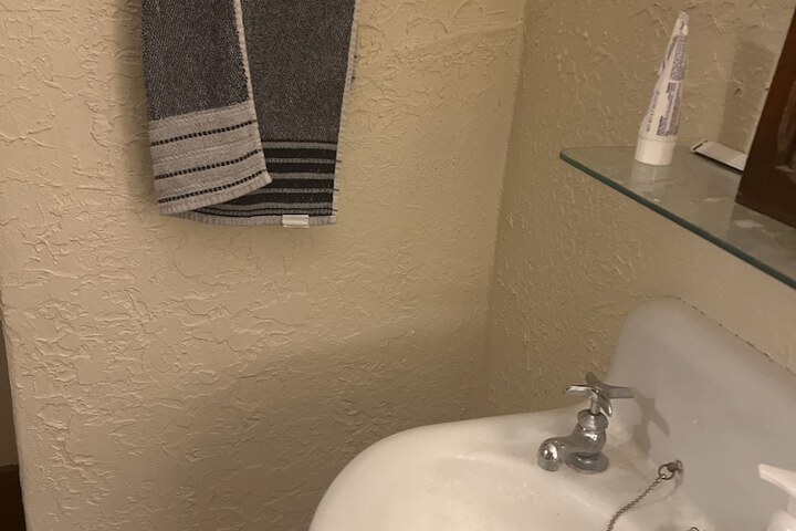 Room 11 of 99