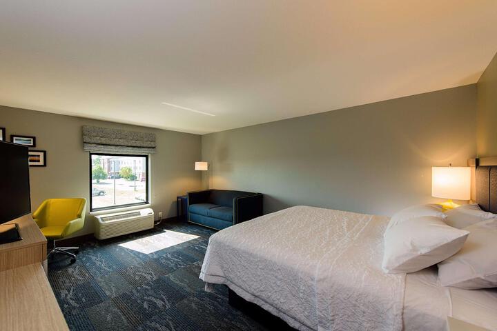 1 King Bed Accessible (2 of 12)
