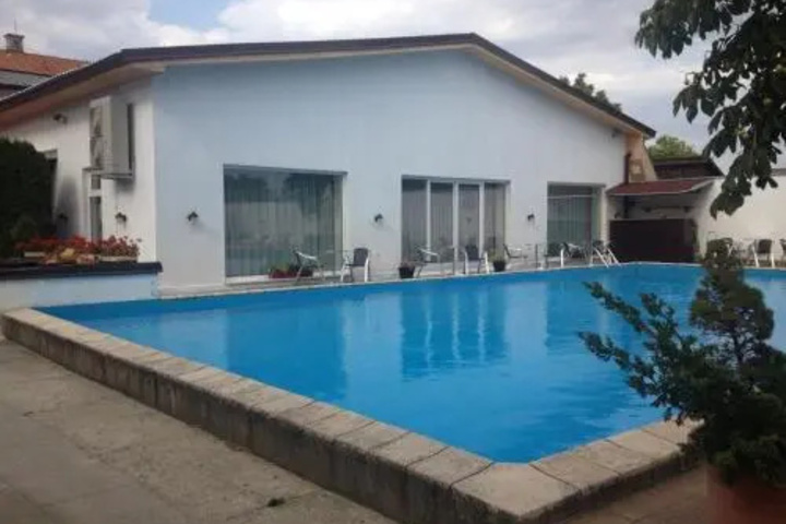 Pool 11 of 21