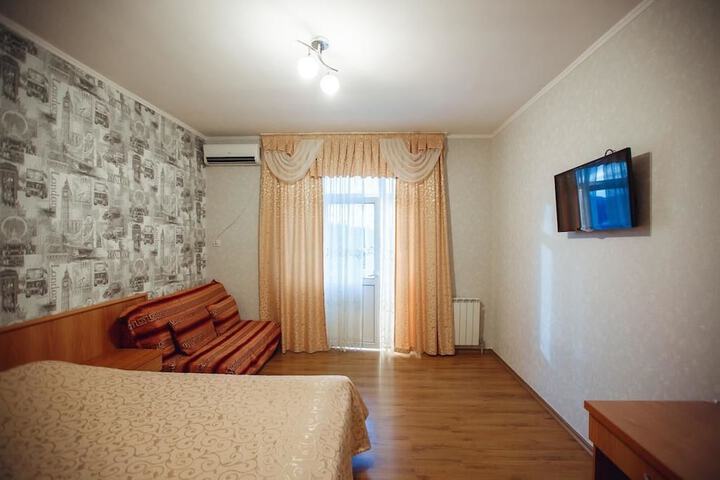Room 4 of 32