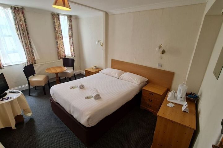 Room 8 of 60
