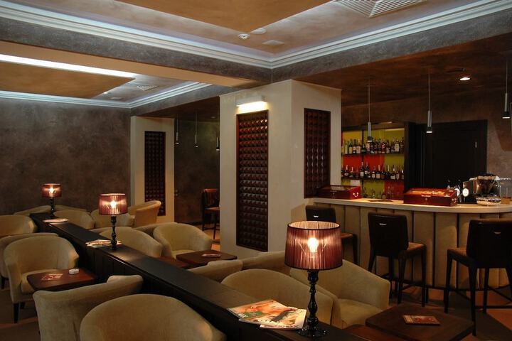 Lounge 40 of 48