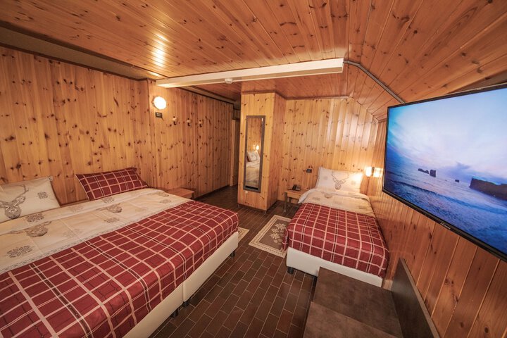 Room 5 of 50