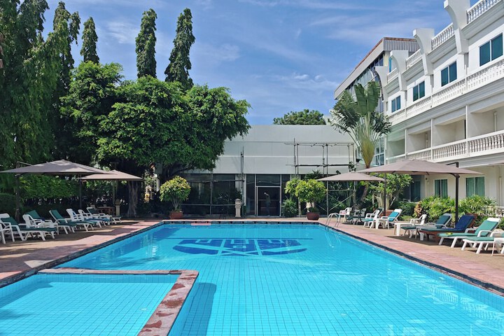 Pool 100 of 127