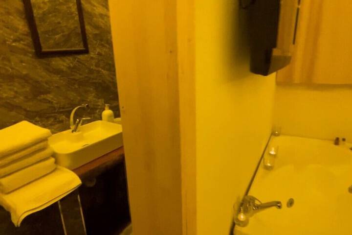 Room 6 of 46