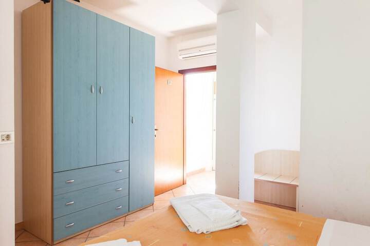 Room 19 of 32