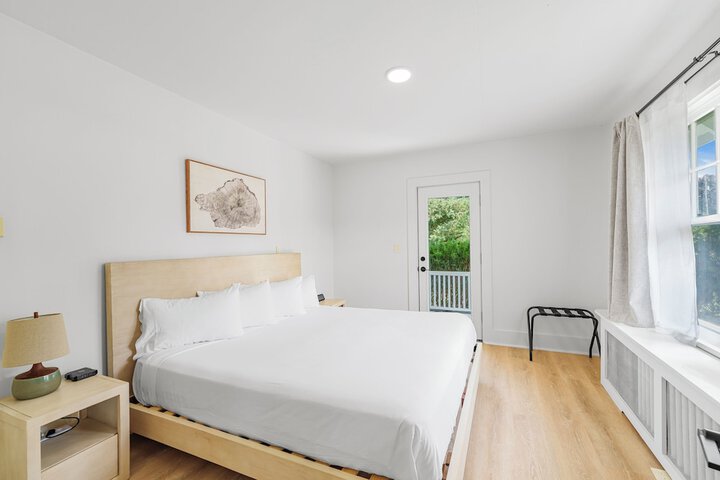 Deluxe King Bed (32 of 42)