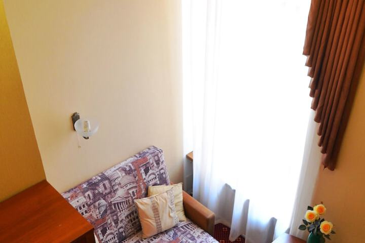 Room 12 of 115