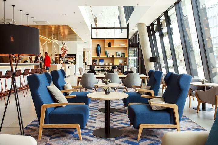 Entrance & Lobby