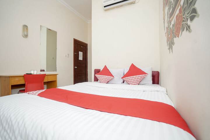 Room 9 of 32