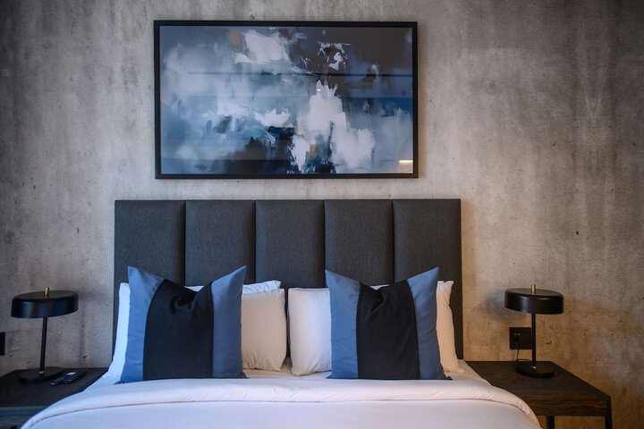 Room 34 of 210