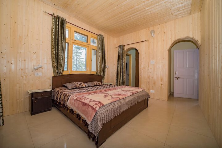 Room 9 of 19