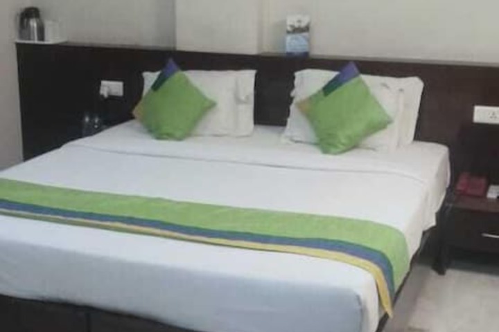 Room 10 of 33