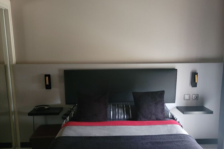 Room 50 of 143