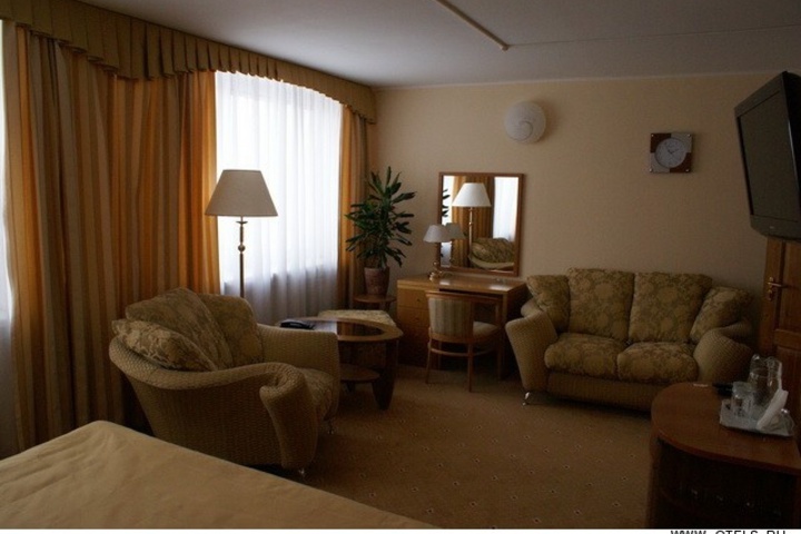 Room 2 of 2