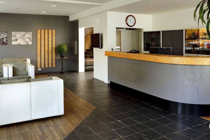 Business Center 37 of 43